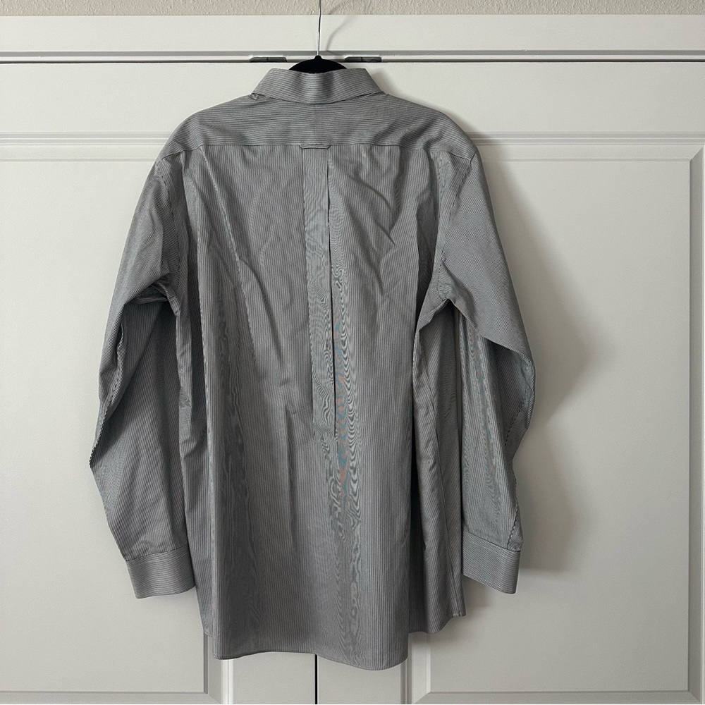 Gold Label Roundtree & Yorke | Men’s Fitted Dress Shirt - Picture 4 of 5